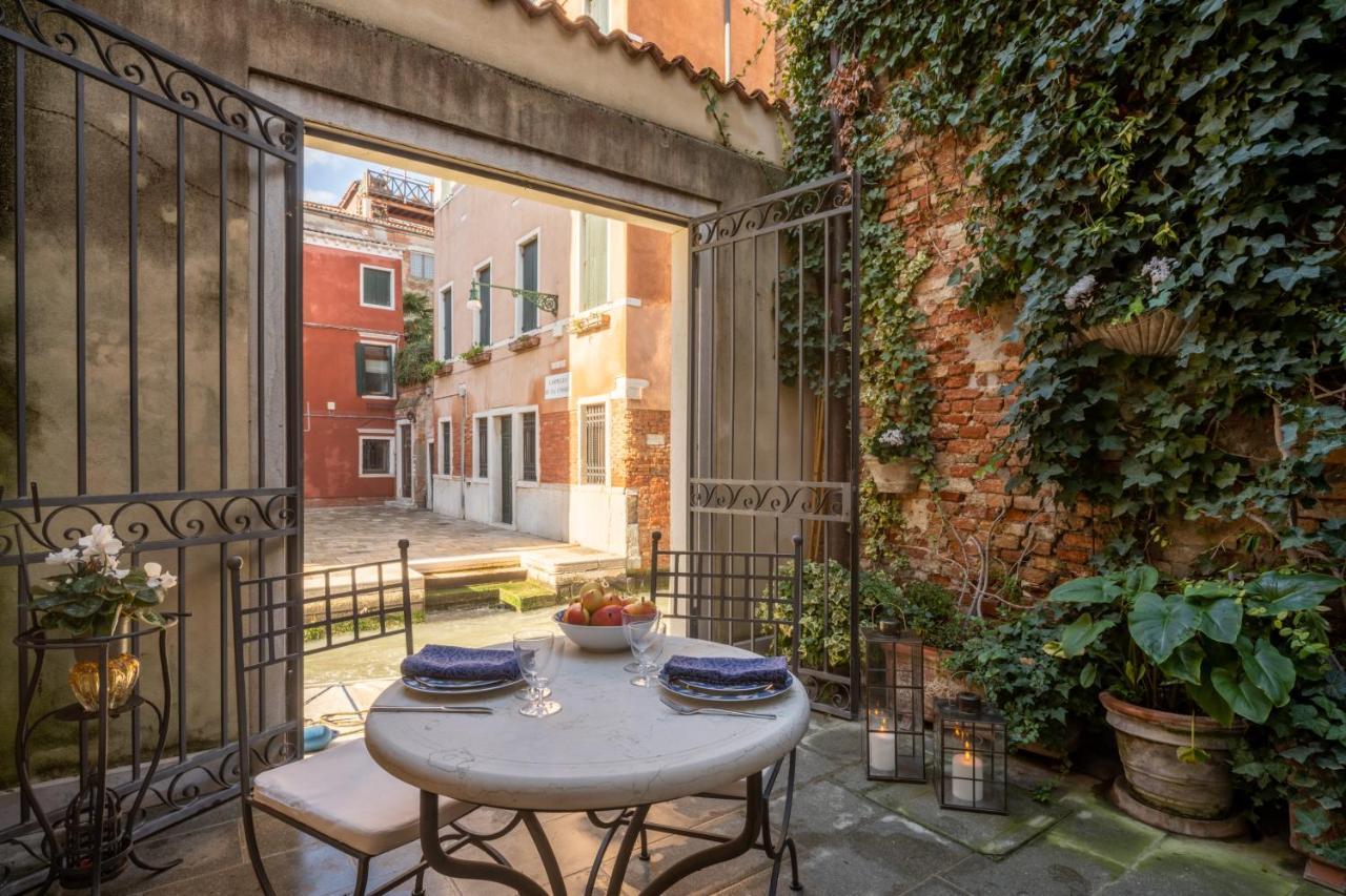 Ferienwohnung Garden Mansion With Private Mooring R&R Venedig Exterior foto